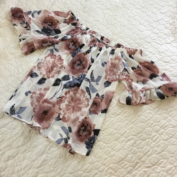 🌺Floral Off The Shoulder Shirt🌺 - Picture 2 of 2